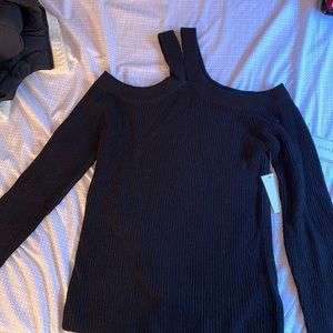 BLACK COLD SHOULDER SWEATER